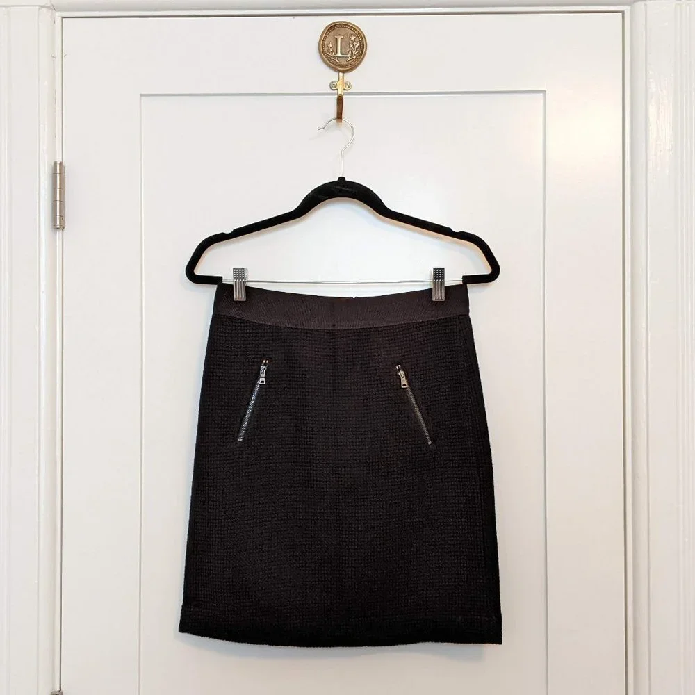 NWT Ann Taylor Textured Black Zip Pocket Skirt in Size 4
